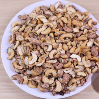 Hạt điều vỡ hỗn hợp còn vỏ lụa rang muối 500gr